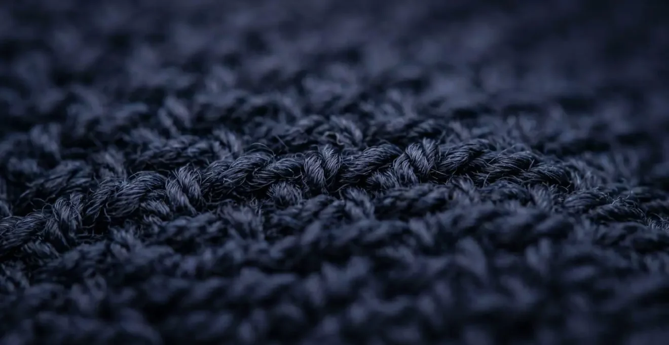 Dettaglio macro della struttura della lana travel con torsione alta delle fibre